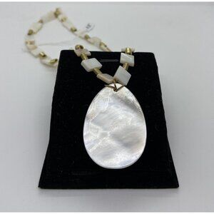 Ocean Seashell Necklace Oval Egg Shape Gold-Color Clasp Brown Iridescent